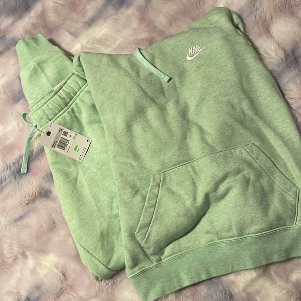 Women Nike Sweatshirt and Sweatpants